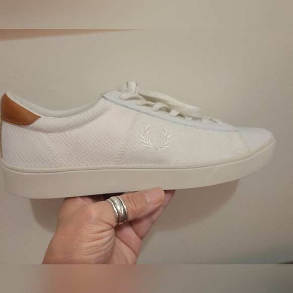 Fred Perry Women's Low Cut Sneakers Size 8 - White - Leather and Canvas - NWOT! - Picture 2 of 6